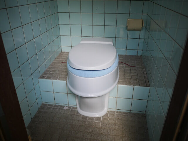 和式トイレに洋式便座をかぶせる方法