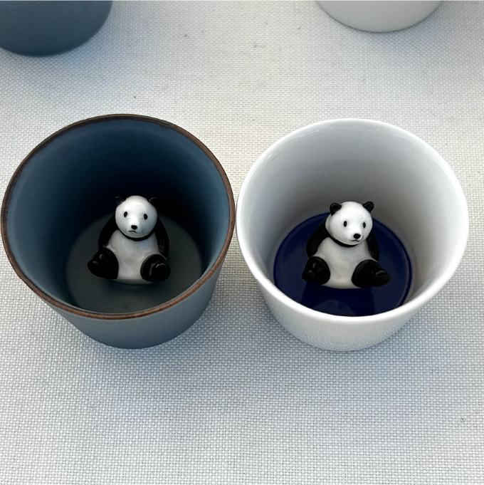 陶磁器 楽土［ アニマルをモチーフに、日本酒の器などの　酒器と箸置き ］